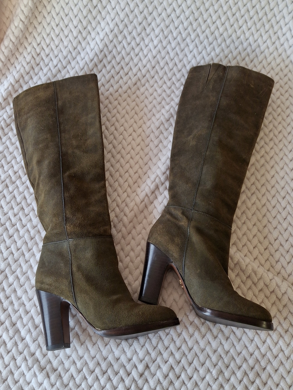 Women's Pour La Victoire Tall Suede Heeled Boots. Size: 9